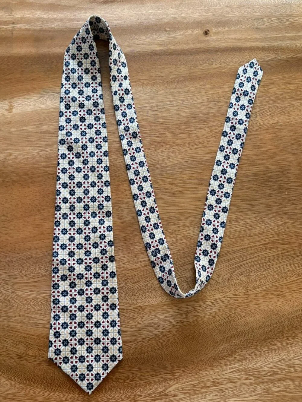 Vintage Claiborne 100% Silk Classic Designer Tie Geometric Hearts Made in USA